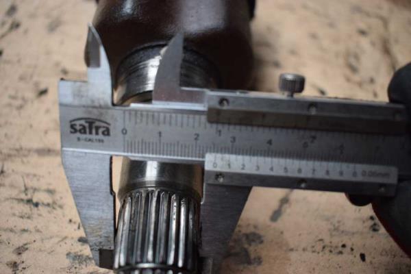 ARBRE DE TRANSMISSION AVANT GAUCHE FORD - Vue 3